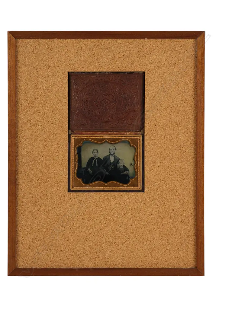 Unidentified photographer 'Untitled family group', Image 1++